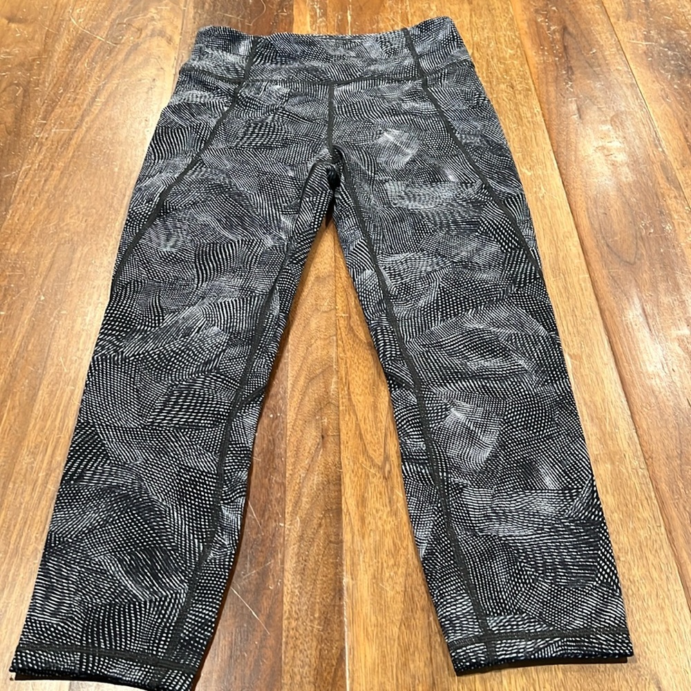 Lululemon Time to Sweat Crop 23”